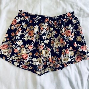 LA HEARTS Floral Shorts Size Small